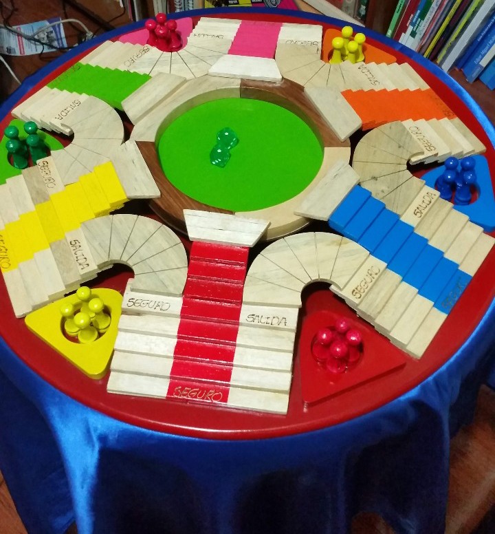 Parqués en tres dimensiones o tridimensional